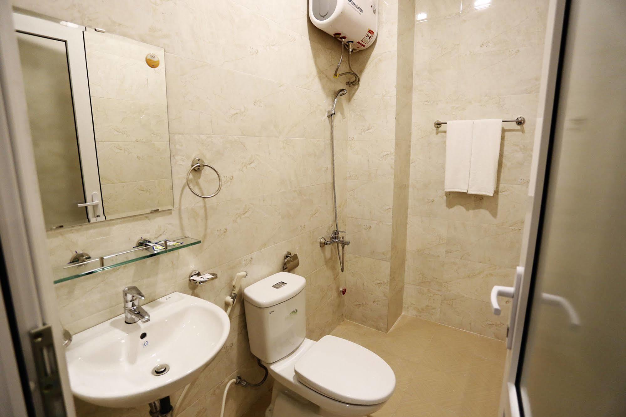 Moon & Sun Hotel Hue Luaran gambar